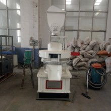  饒平縣香柏木業(yè)制品廠 主營 農(nóng)產(chǎn)種植,造林.木材